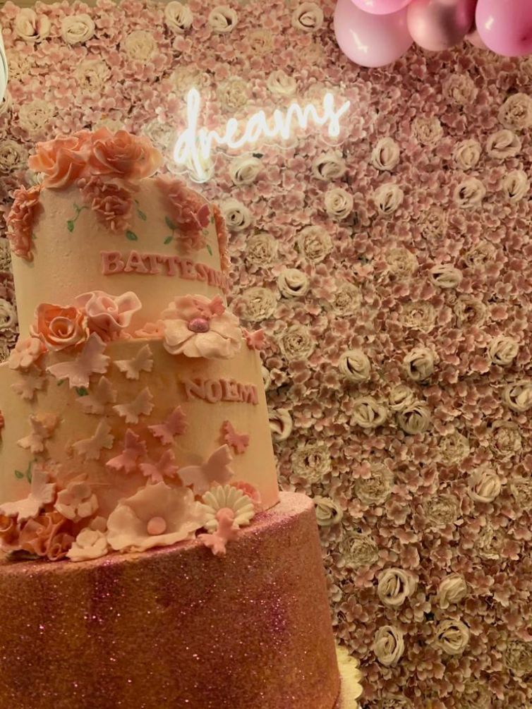 foto torta battesimo con fiori